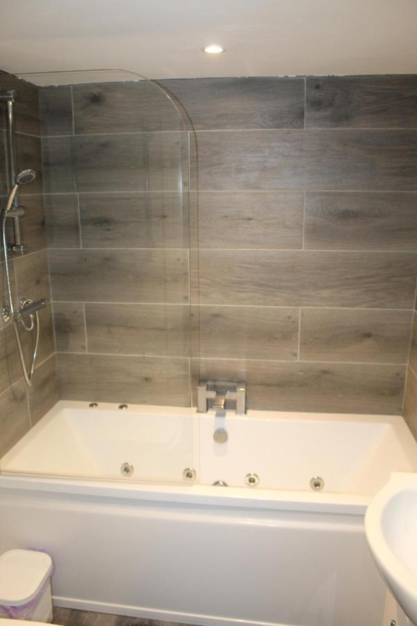 Albert Luxury Hottub & Jacuzzi Apartments Blackpool Luaran gambar