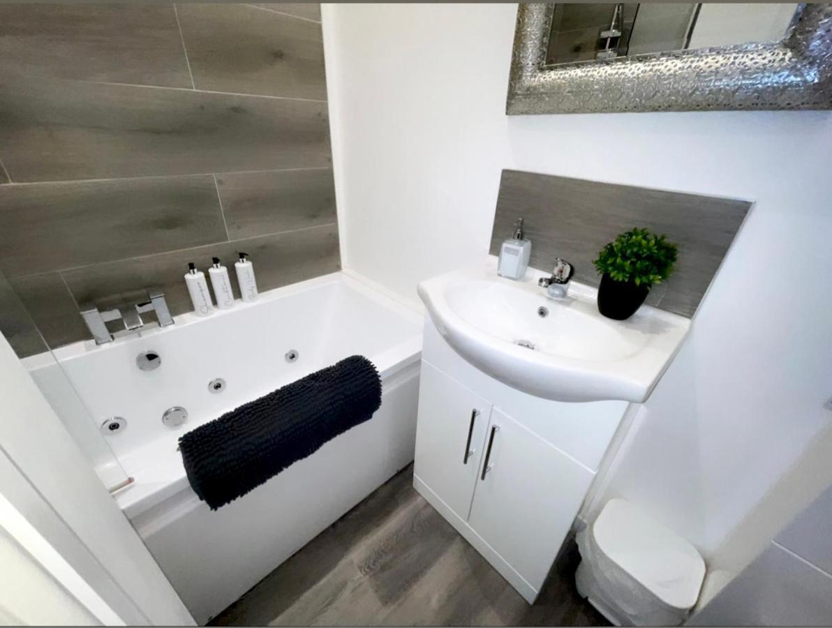 Albert Luxury Hottub & Jacuzzi Apartments Blackpool Luaran gambar